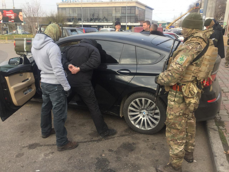 В Одесі СБУ затримала торговців зброєю (…