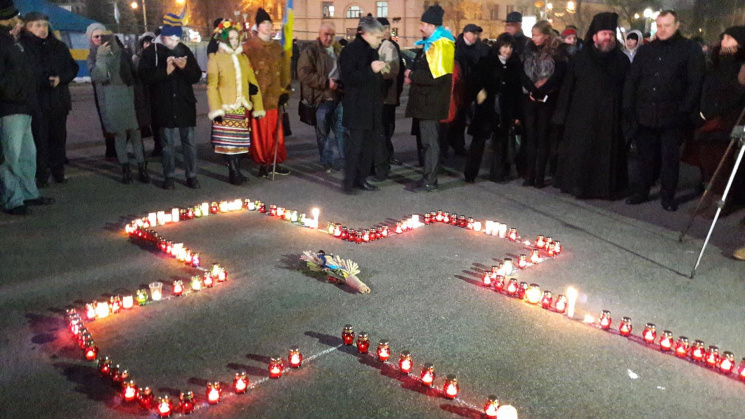 На главной площади Харькова зажгли свечи…