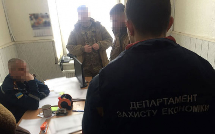 На Луганщині погорів на хабарі підполков…