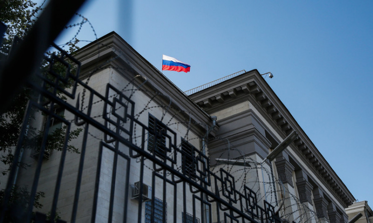 Відео дня: Російське консульство торгує…