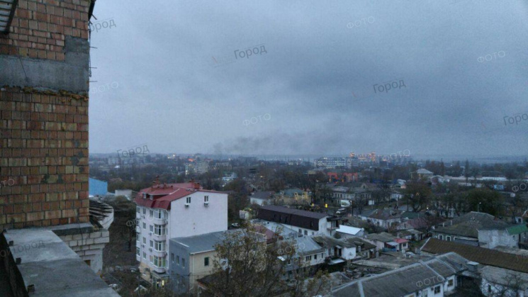 У Миколаєві палають склади, пожежа охопи…