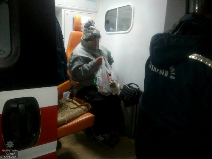 В Харькове копы спасли от холода пожилую…