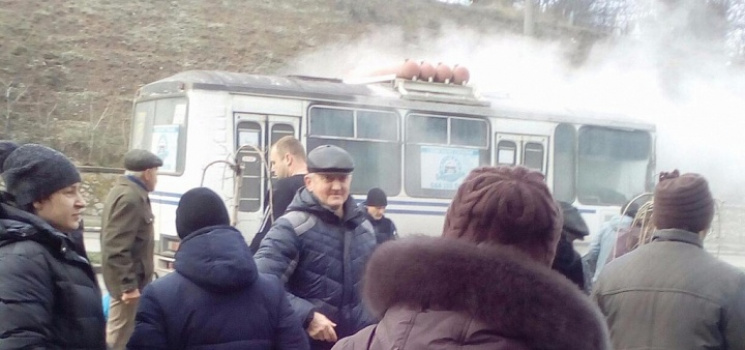У Бердянську на ходу загорівся автобус з…