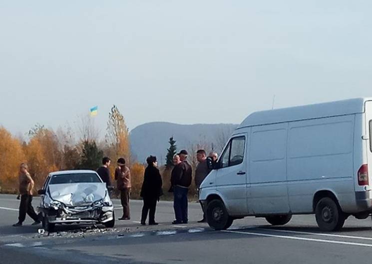ДТП на Хустщині: Автівка зіштовхнулася з…
