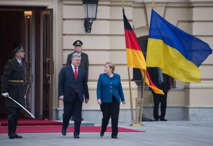 Видео дня: Меркель заговорила на украинс…