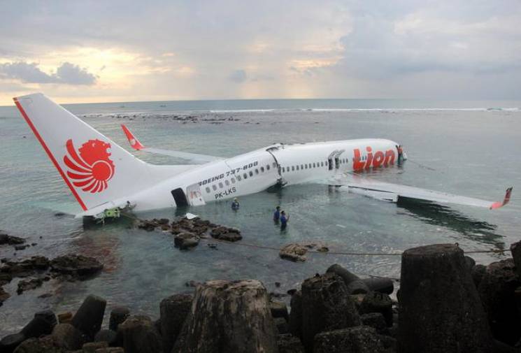 Авиакатастрофа Boeing в Индонезии: Спаса…