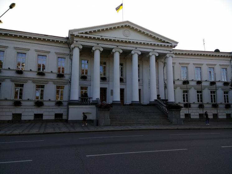 Печерский суд Киева наложил арест на кор…