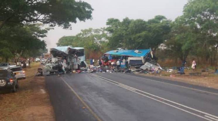 У Зімбабве два автобуси влетіли один в о…
