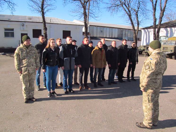 Харьковщина отправила в армию 40 офицеро…
