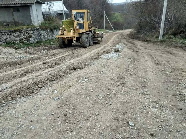 На Віньковеччині ремонтують місцеві доро…