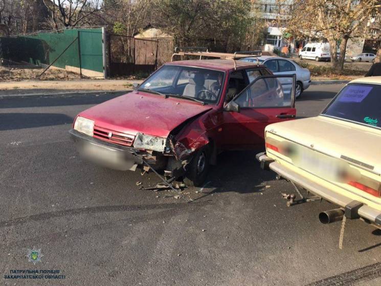 В Ужгороде столкнулись две машины (ФОТО)…