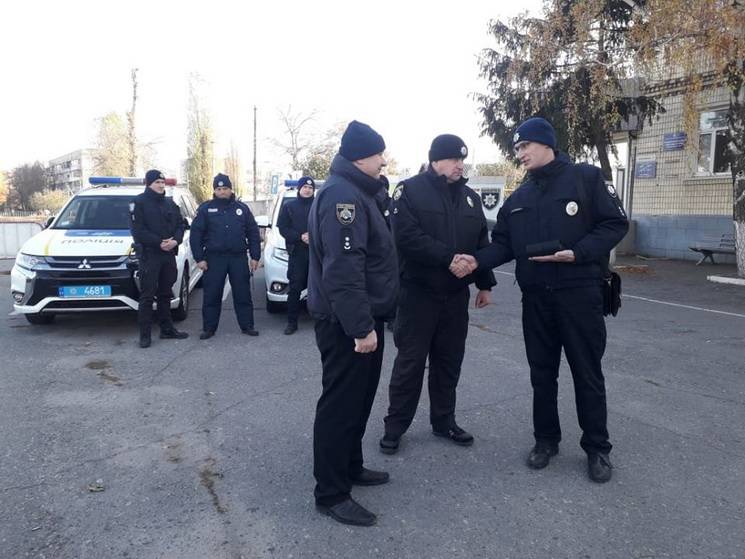 На Днепропетровщине полицейским раздали…