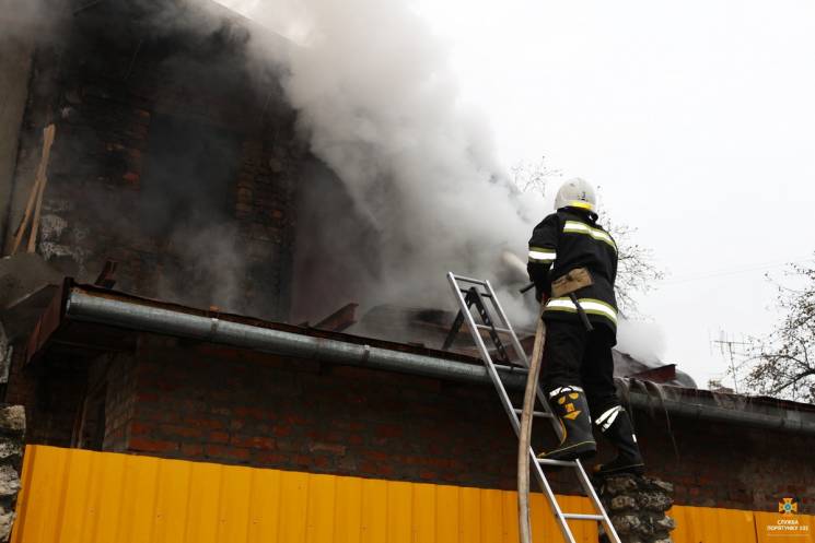 Масштабну пожежу у Тернополі гасили шіст…