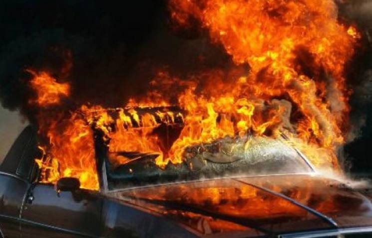 В Ужгороде горел автомобиль экс-начальни…