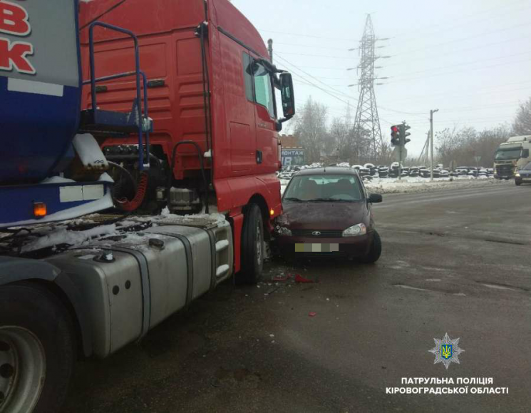 Біля Кропивницького вантажівка врізалася…