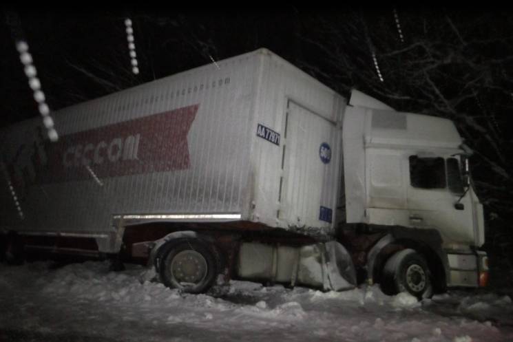 У Глибоцькому районі шість рятувальників…