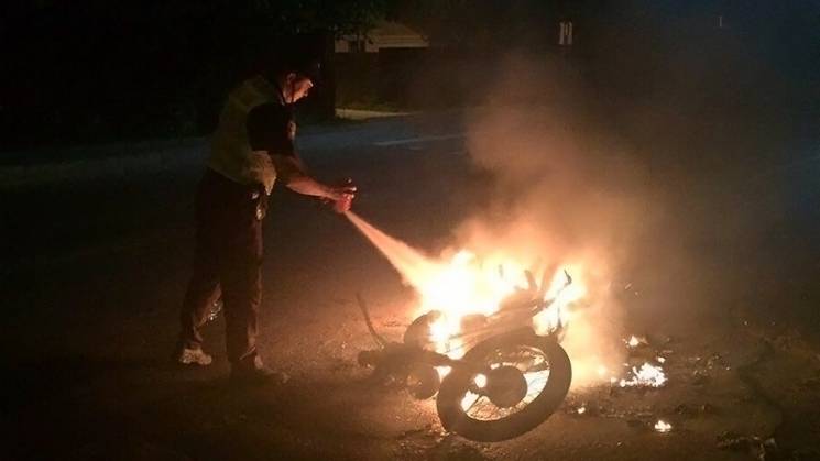 Одразу два мотоцикли згоріли в жителя Хм…