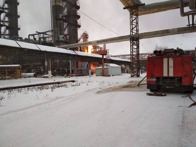 На России загорелся завод: Есть пострада…