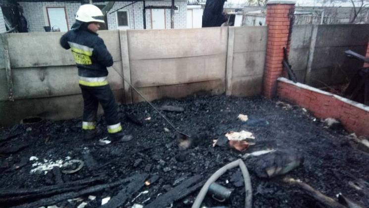 На Дніпропетровщині пожежа охопила чотир…
