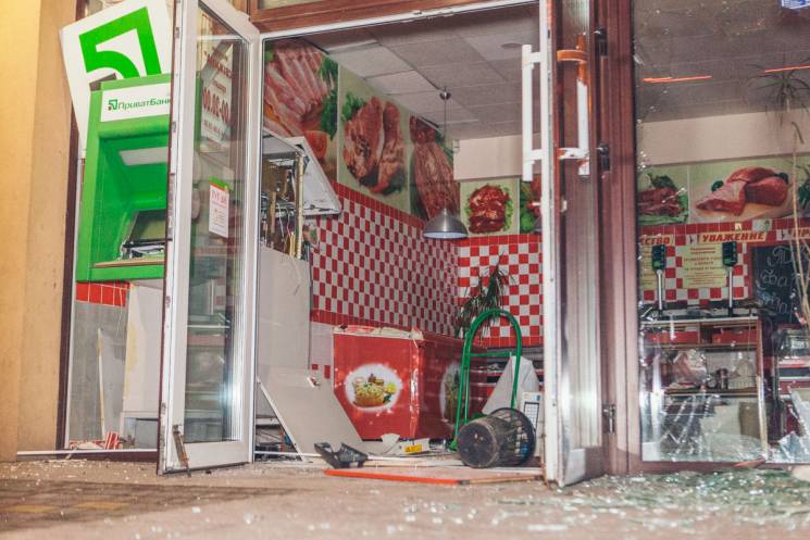 В Днипре взорвали банкомат и похитили из…
