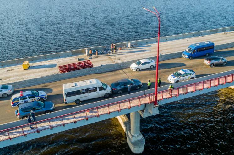 В Днипре на Новом мосту маршрутка попала…