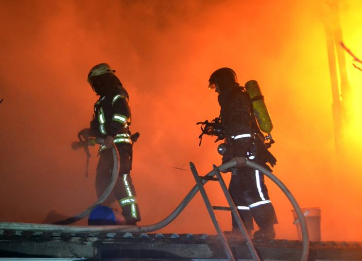 Одеські вогнеборці гасили пожежу у двопо…