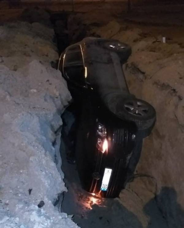 У Миколаєві автівка провалилася у транше…