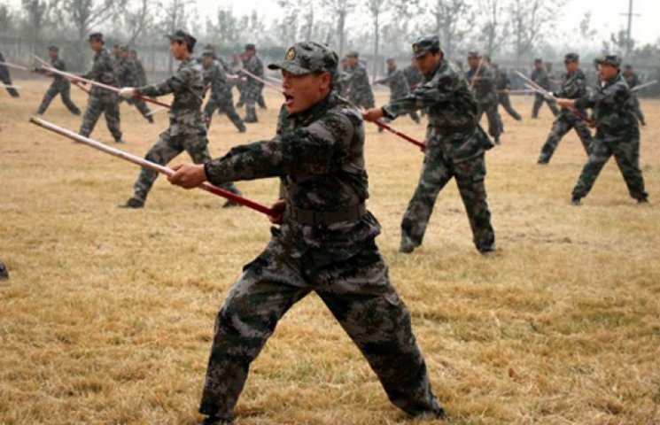 Боевики готовят к бою роту китайцев…