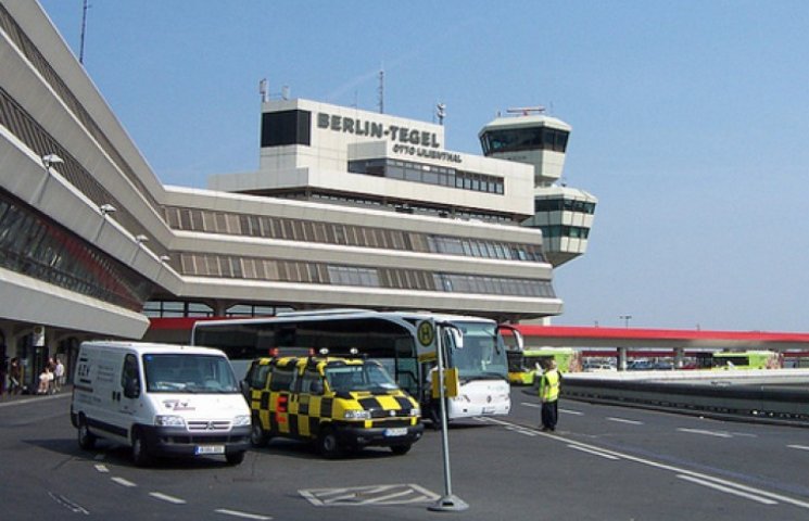 У Берліні закрили аеропорт через «вітанн…
