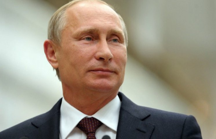 Путін керує Росією посмішками і бровами…