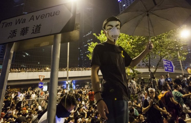 У Гонконгу з'явився свій «антимайдан»…
