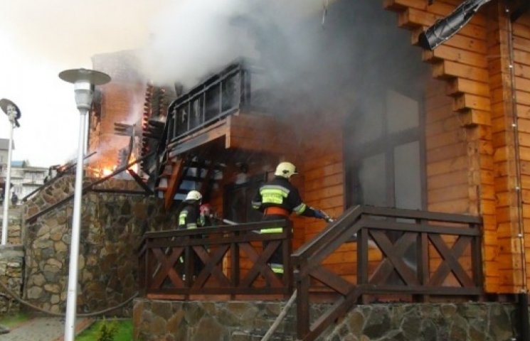 Сгорел гостиничный комплекс сына Янукови…