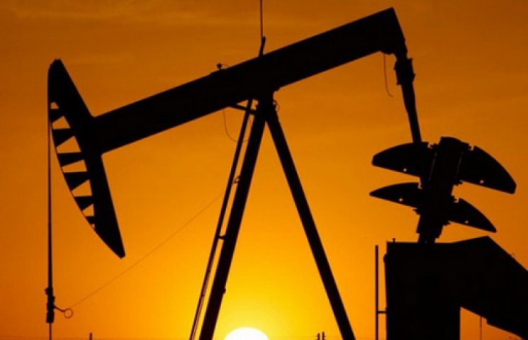 Цена на нефть рухнула до двухлетнего мин…