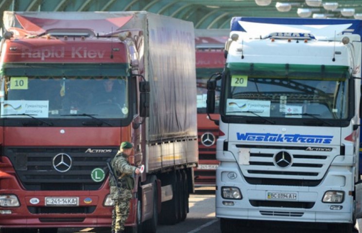 Німецькі вантажівки привезли в Україну т…