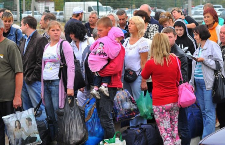 Количество переселенцев из Крыма и Донба…