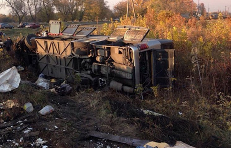 На трассе под Харьковом грузовик пробил…