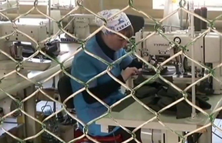 У Маріуполі ув'язнені шиють зимовий одяг…