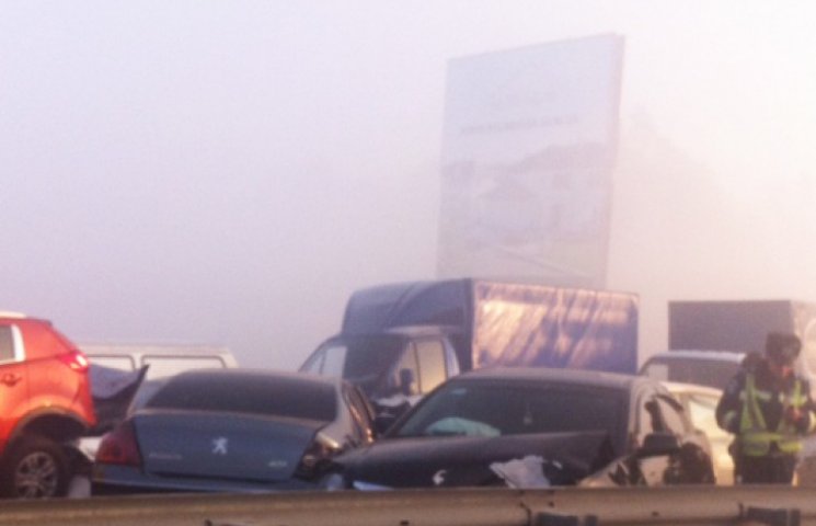 На въезде в Киев столкнулось 14 автомоби…