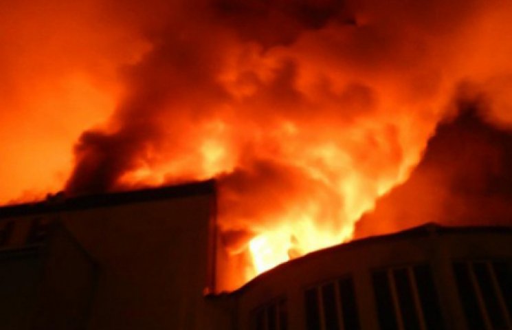 В Киеве горит кинотеатр «Жовтень»…