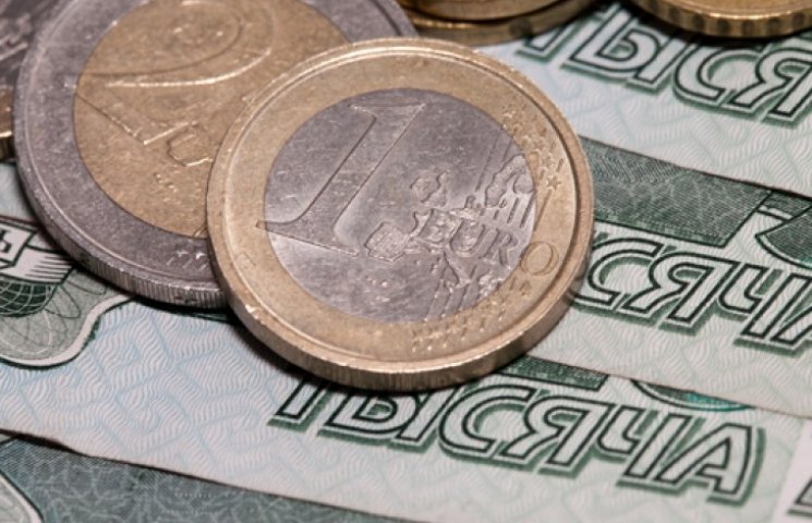 Евро в РФ «прыгнул» до 55 рублей, за дол…