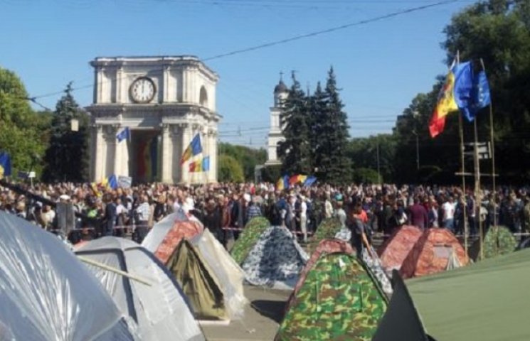 "Майдан" в Молодові: мітингарі штурмувал…
