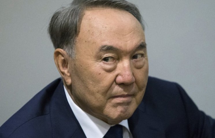 Назарбаев мешает Путину строить "Новосир…