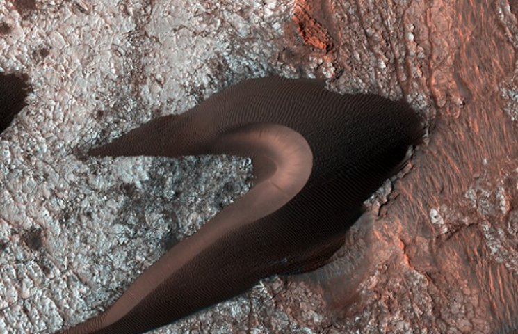 NASA показало фото піщаних дюн на Марсі…