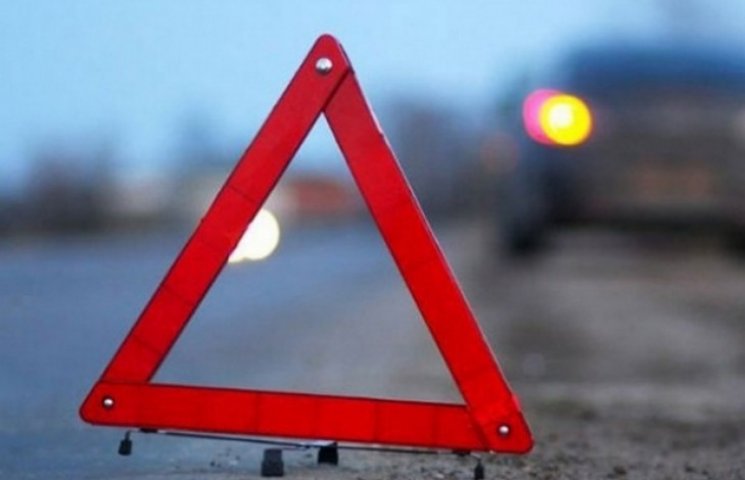 На Харківщині авто злетіло з дороги в рі…