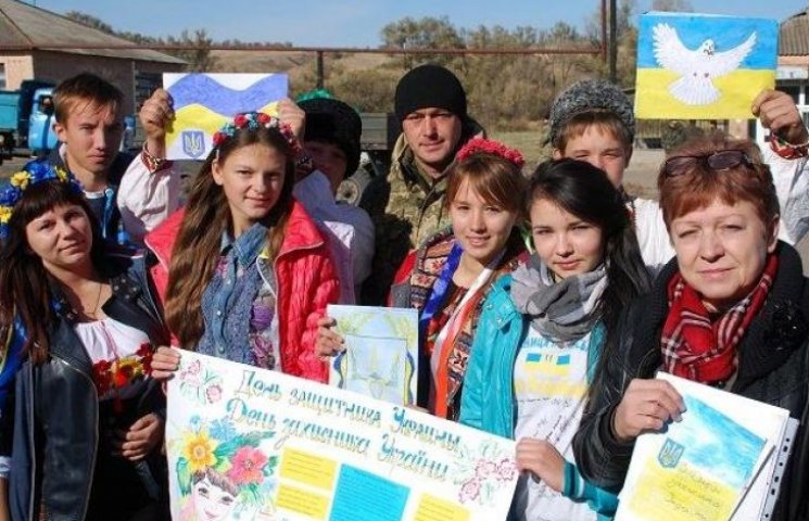 Як школярі Луганщини в АТО вітали захисн…