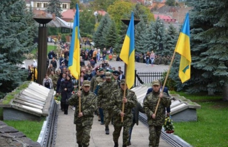 У День захисника України ужгородці вшану…