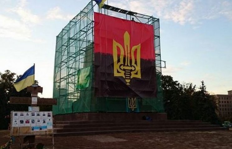 В Харькове постамент памятника Ленину за…