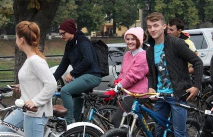 В Ужгороде состоялся осенний велозаезд (…