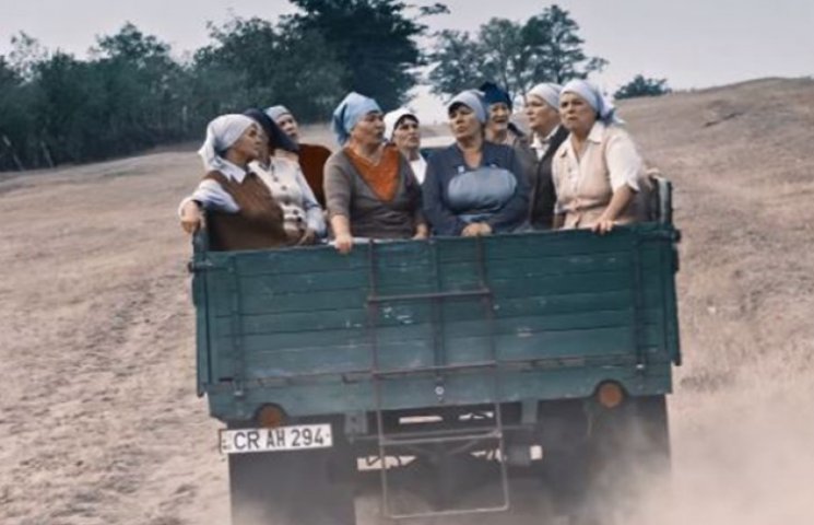 Молдовські фермери заспівали "Show Must…