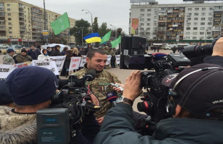 Люди Коломойського пікетують ЦВК через "…